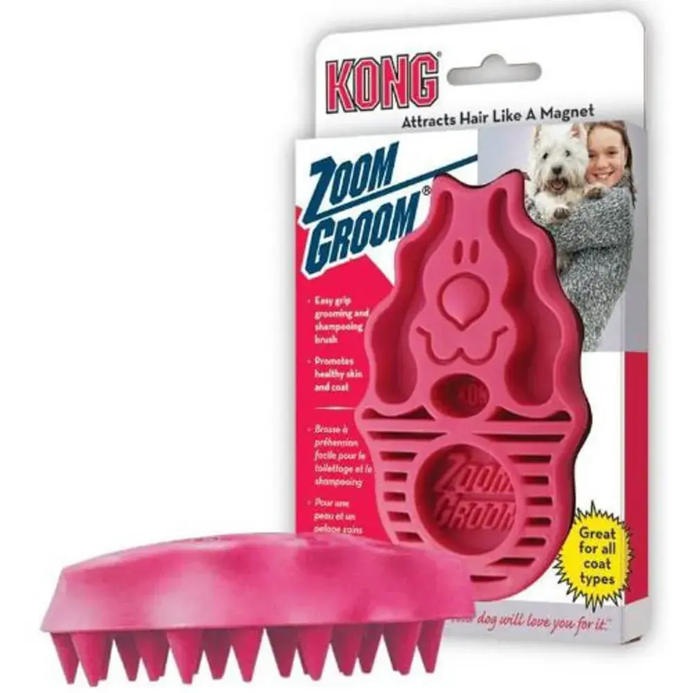 KONG ZoomGroom gummibørste til hund i farven raspberry med koniske gummidupper