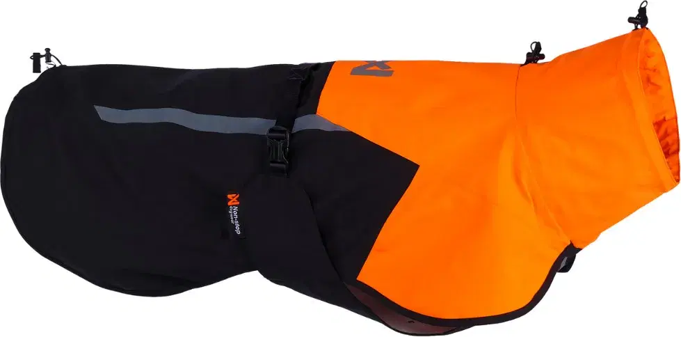 Non-stop Dogwear Fjord Raincoat 2.0 regndækken i sort og orange set fra siden